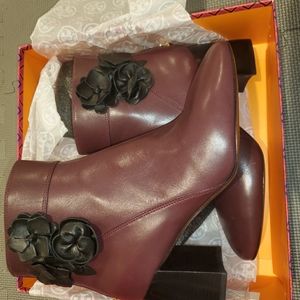 Tory Burch Blossom Bootie Boots NEW size 9